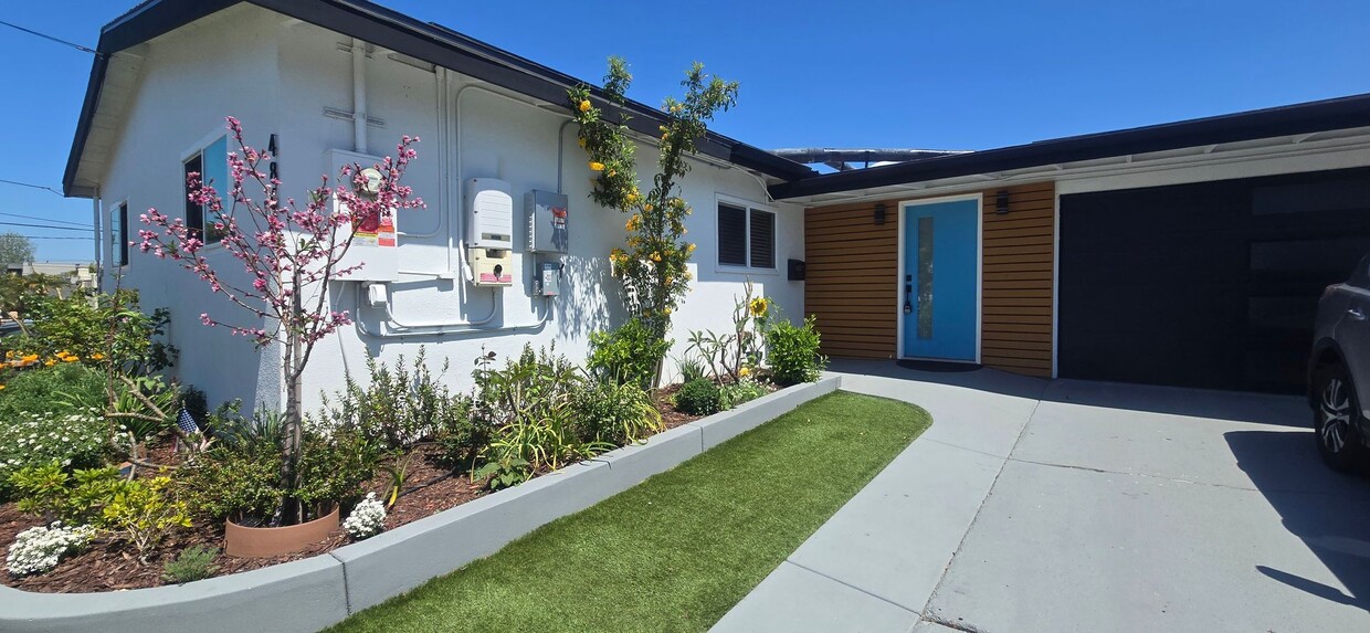 Primary Photo - Remodeled 4 Bedroom, 2 Bath Beauty in Clai...
