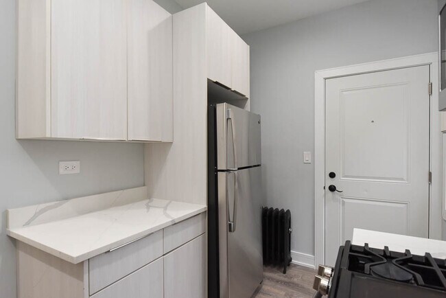 Foto del edificio - 7624 N Eastlake Terrace