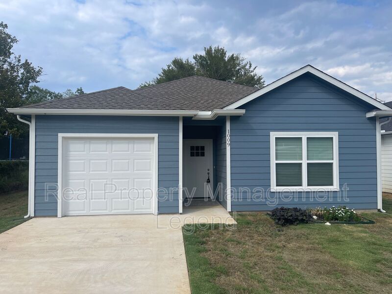 1009 Dubois St, Denison, TX 75020 House Rental in Denison, TX
