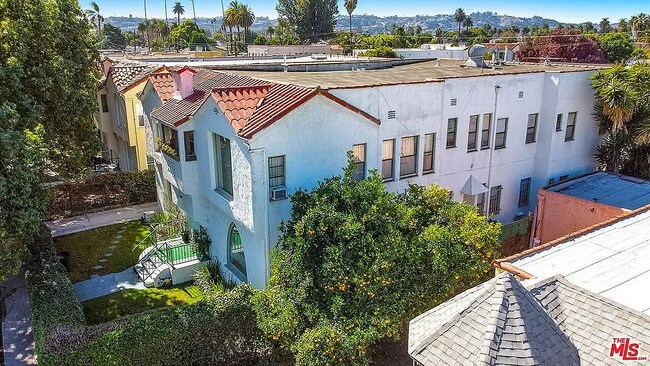 Foto del edificio - 2807 Hillcrest Dr