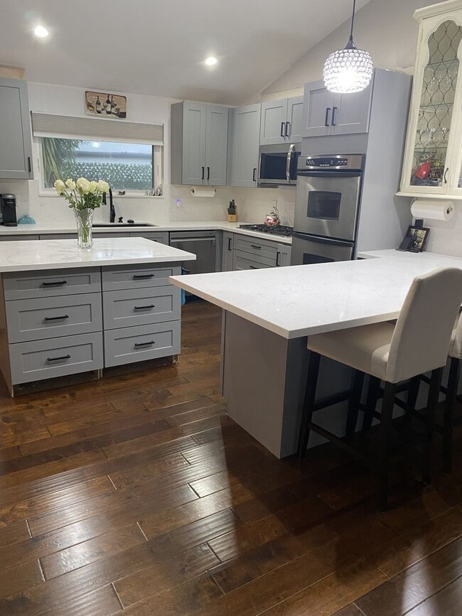 Building Photo - Single story 4 bedroom home with large floorplan and a backyard made for entertaining