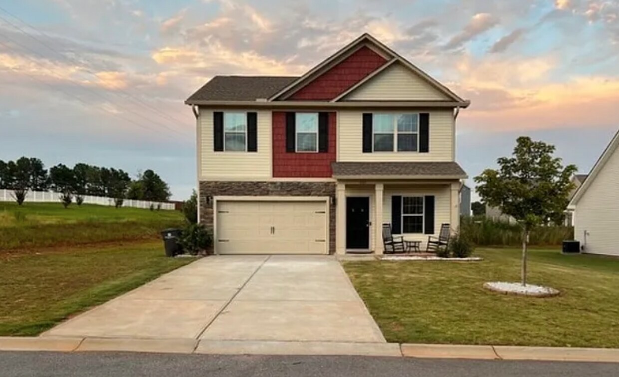 Primary Photo - 5 Bedroom 3 Bathroom Home in Pendleton