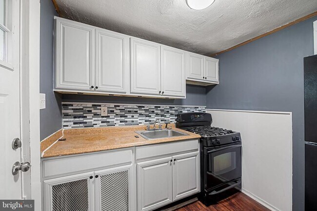 Foto del edificio - 3727 Milford Ave