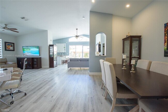 Building Photo - 3 br, 2 bath House - 15417 SW 21st Ter # 0