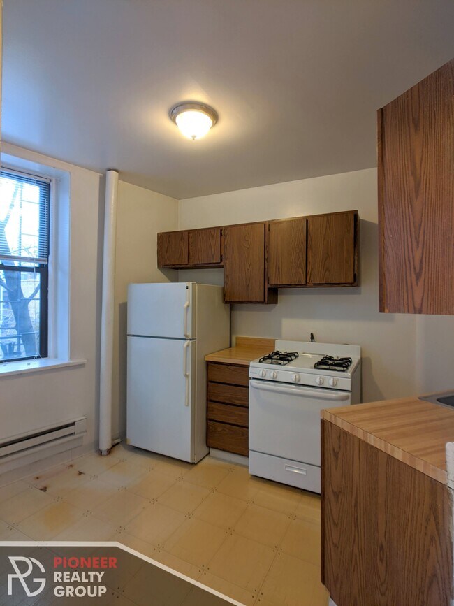 Building Photo - 2318 N Clark St