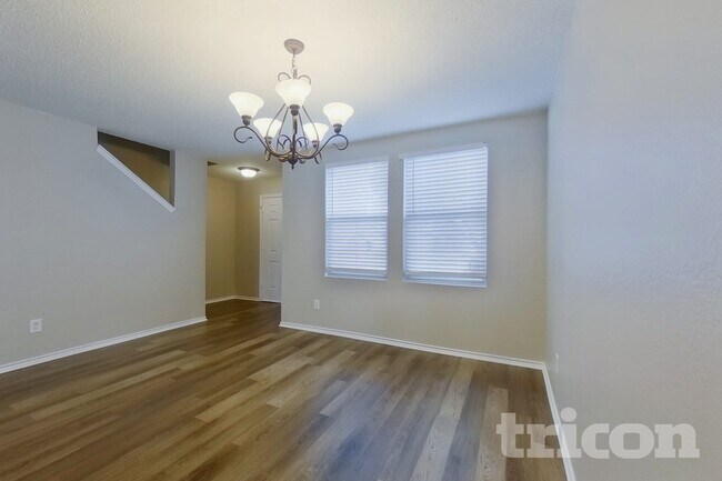 Building Photo - 2029 W Grove Ln