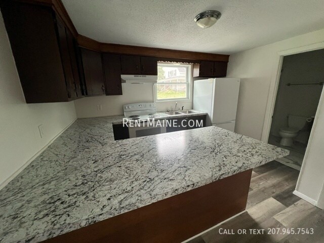 Foto del edificio - 312 Main Rd S