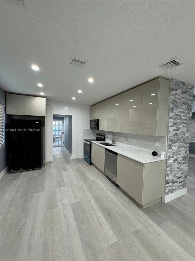 Foto del edificio - 635 N 28th Ave