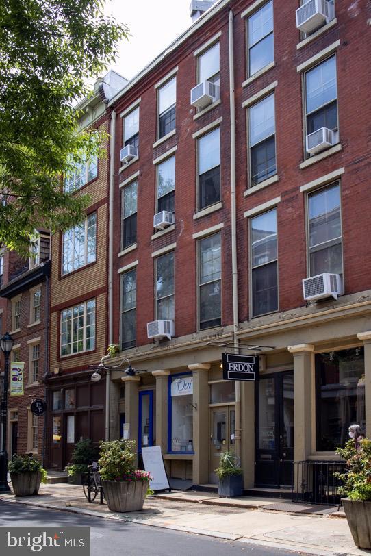 Building Photo - 164 N 3rd St