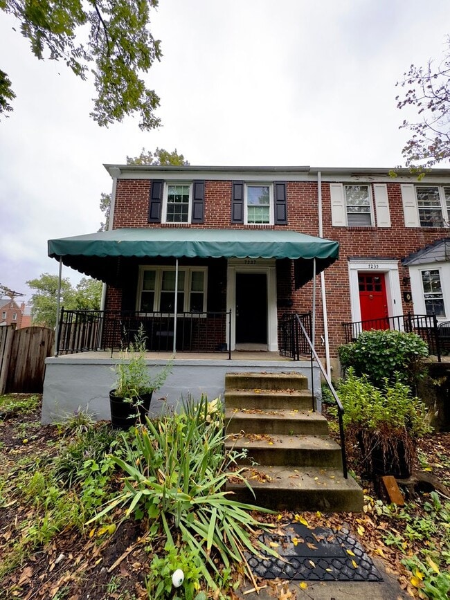 Charming 3 Bedroom/2 Bathroom Townhome in ... - Charming 3 Bedroom/2 Bathroom Townhome in ...