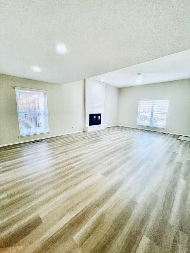 Foto del edificio - 11032 Springhollow Rd