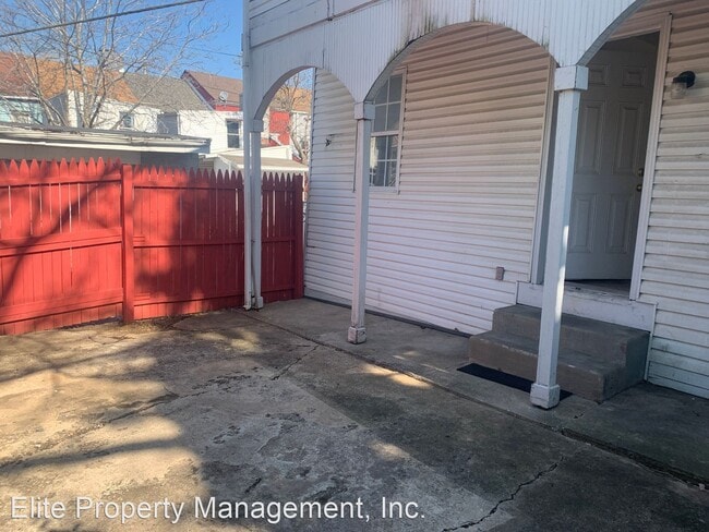 Building Photo - 2 br, 1 bath House - 260 E Gas Ave.