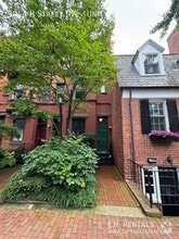 Building Photo - 3044 R St NW