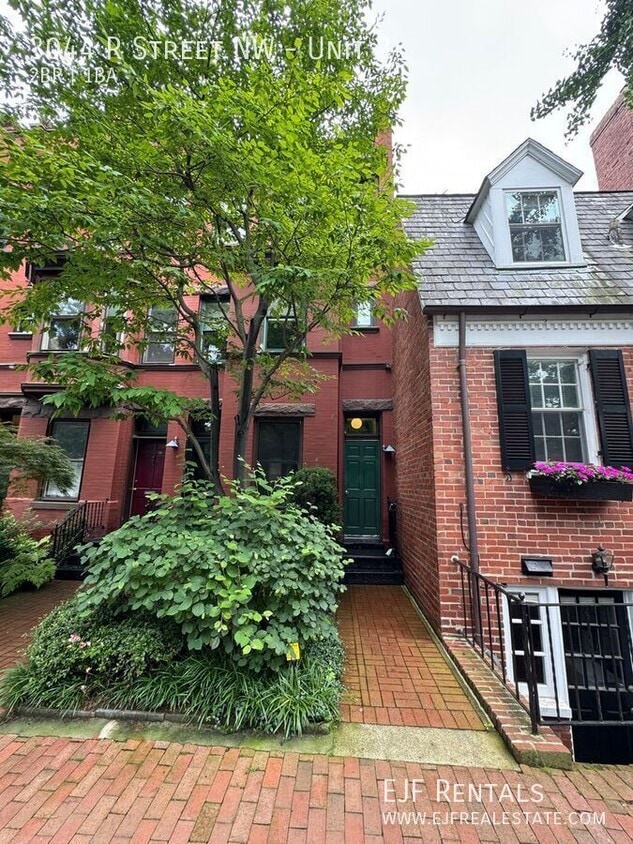 Primary Photo - 3044 R St NW
