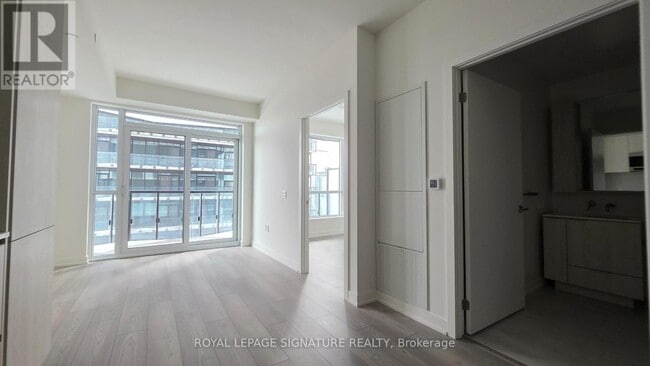 Photo du bâtiment - 120 Broadway Ave