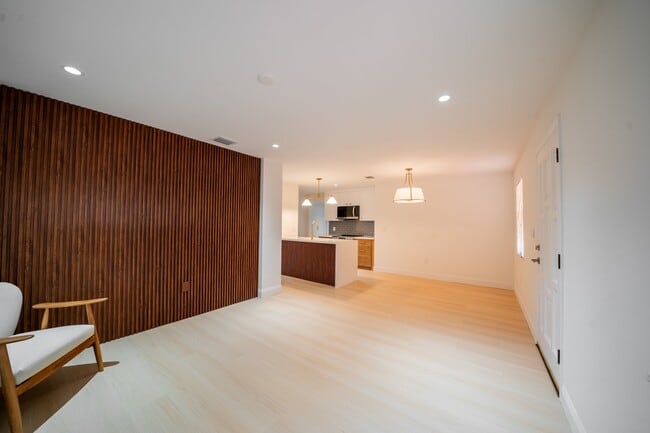 Foto del edificio - 1550 S Greenway Dr