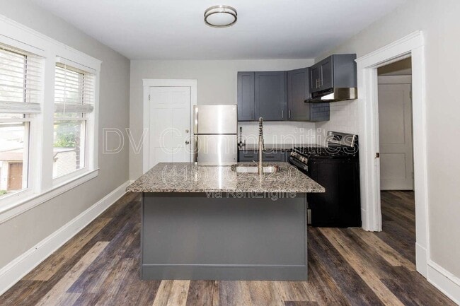 Building Photo - 2081 Halstead Ave