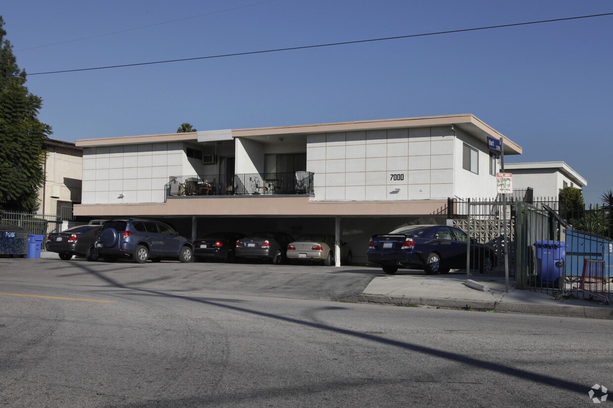 Primary Photo - 7000 Fulton Ave