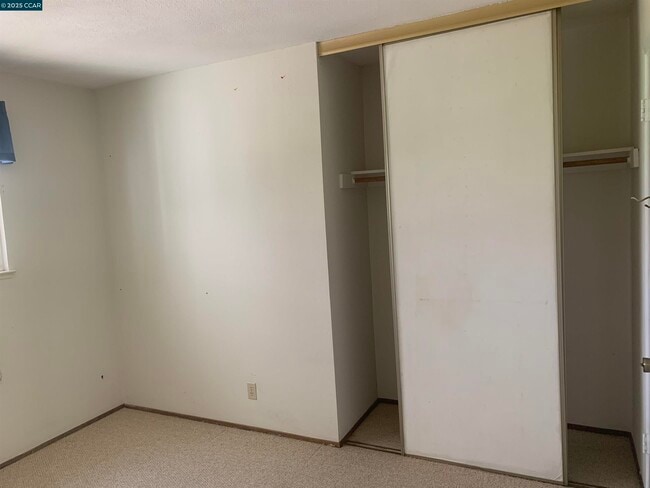 Building Photo - 9462 Thunderbird Pl