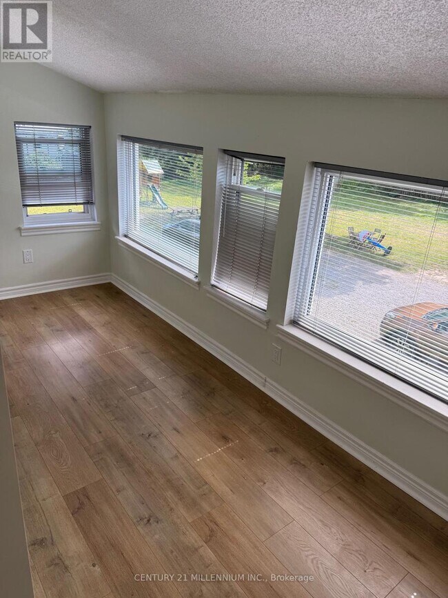 Photo du bâtiment - 1529 Queen St E