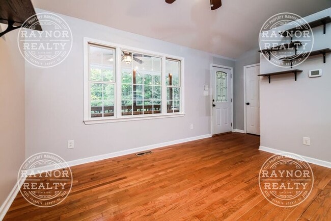 Building Photo - 210 Deer Run Dr