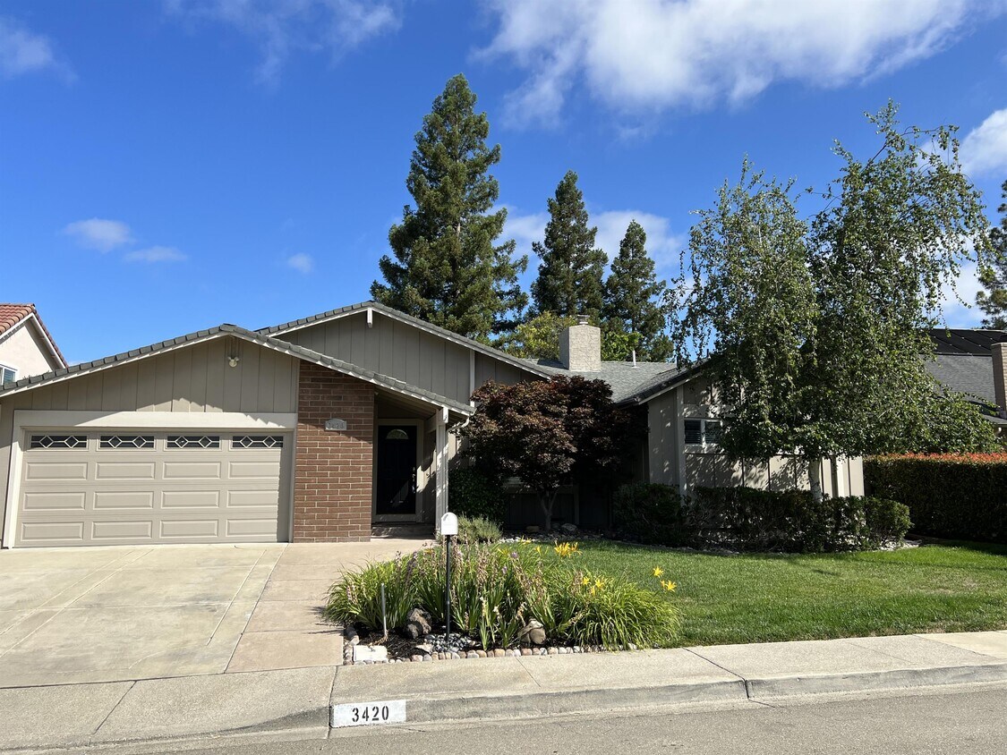 Primary Photo - 3420 Loreto Dr