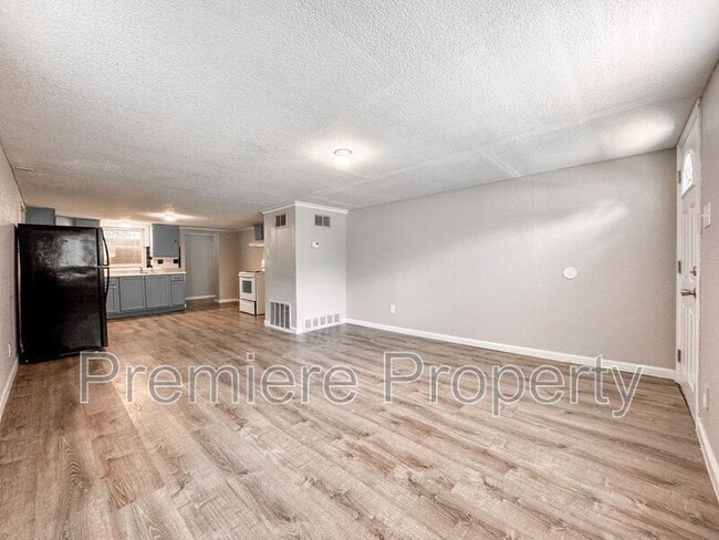 Building Photo - 1238 S Claremont Ave