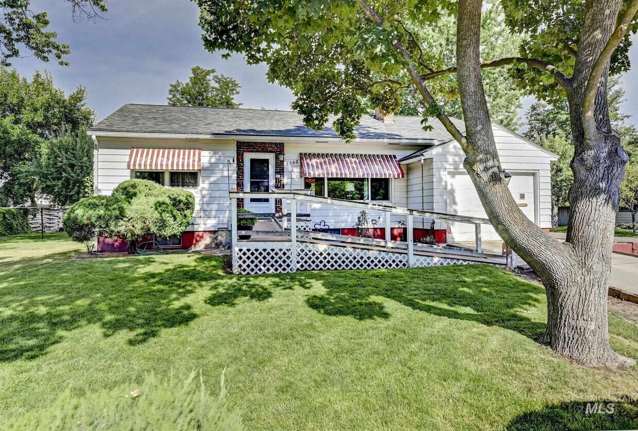 North End! Serene Home : 2302 N 22nd! - North End! Serene Home  : 2302 N 22nd!