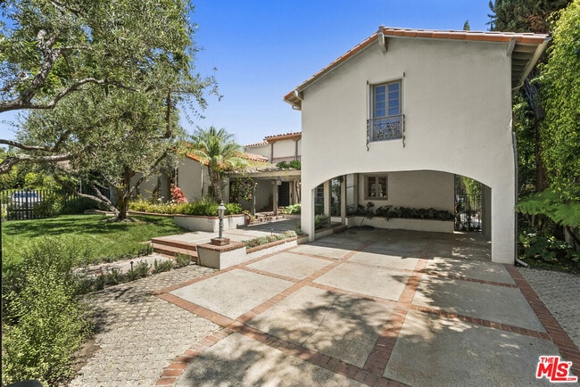 Foto del edificio - 512 N Palm Dr