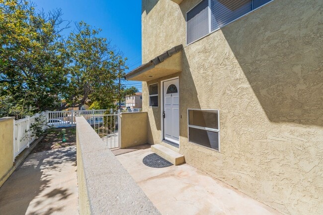 Building Photo - 1218 Portola Ave