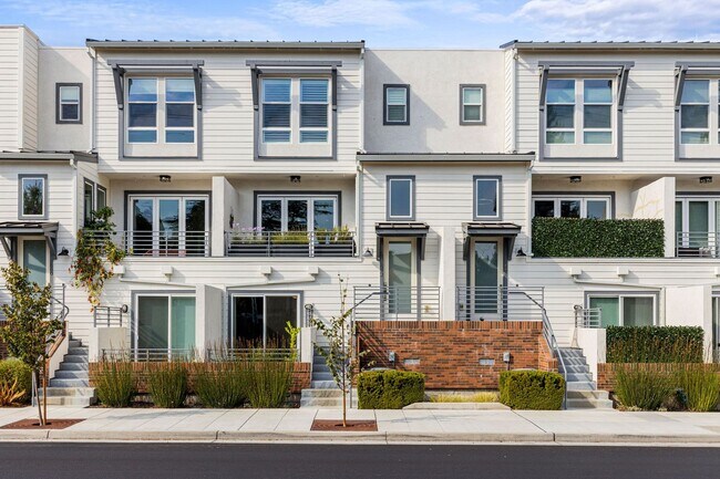 Foto del edificio - Modern Furnished Townhome in Downtown Napa