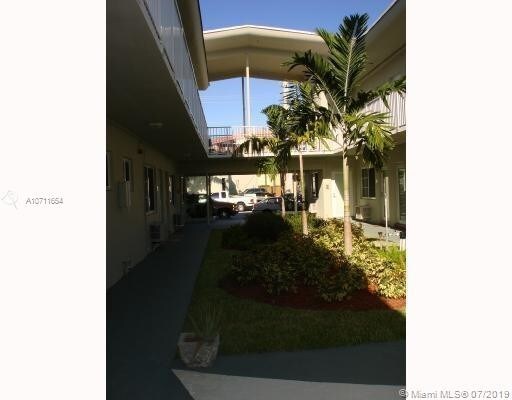 Building Photo - 6930 Rue Versailles Dr