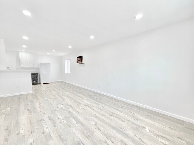 Building Photo - 849 Wilcox Ave