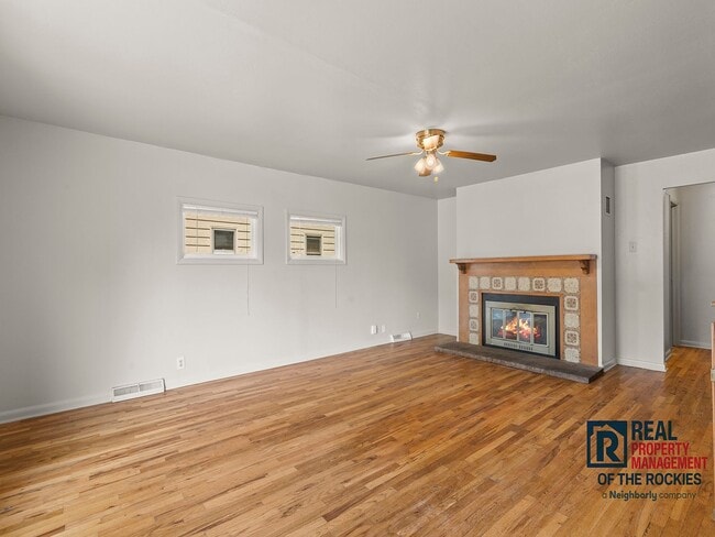 Foto del edificio - Spacious Home Near CSU w/ Flexible Basemen...
