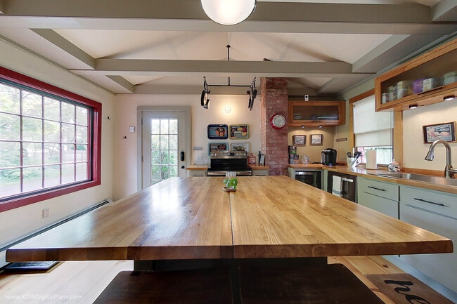 Building Photo - 300 Broadway