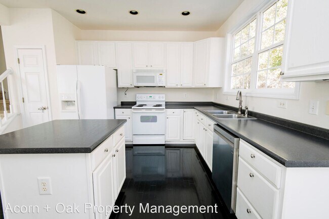 Building Photo - 3 br, 2.5 bath House - 8120 Upper Lake Dr