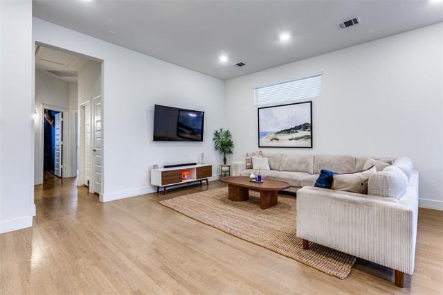 Foto del edificio - 8209 Laflin Ln