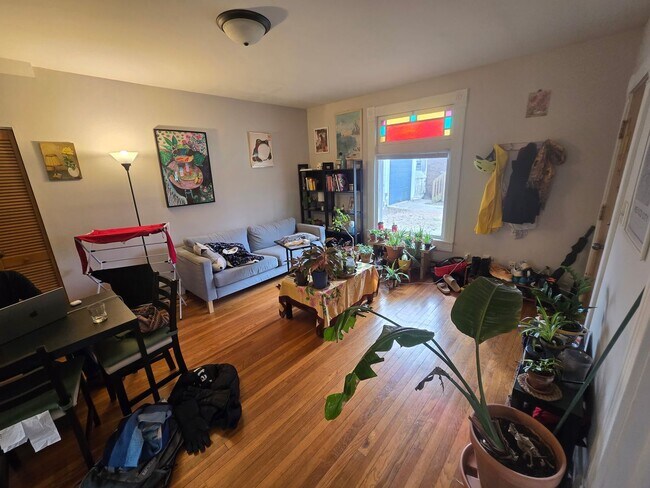 Foto del edificio - 712 S Vine St