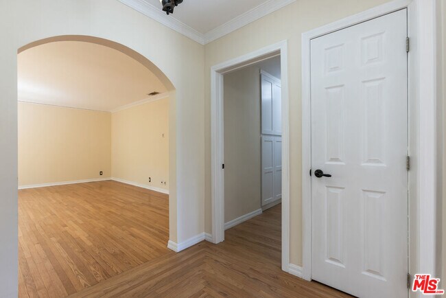 Foto del edificio - 1974 Preuss Rd