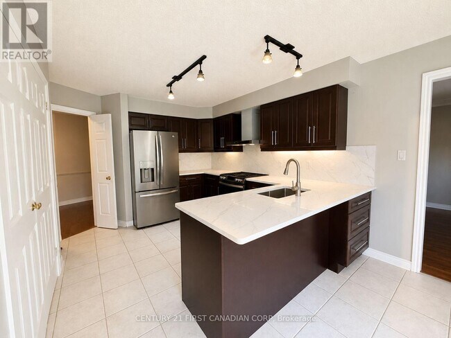 Building Photo - 179 Sunnyside Dr