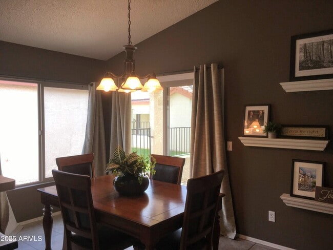 Building Photo - 1120 N Val Vista Dr
