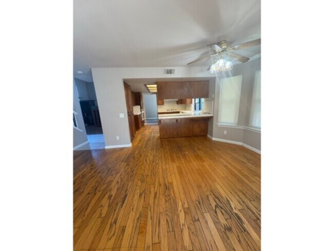 Foto del edificio - Solar! Pool! Two story. All bedrooms upstairs