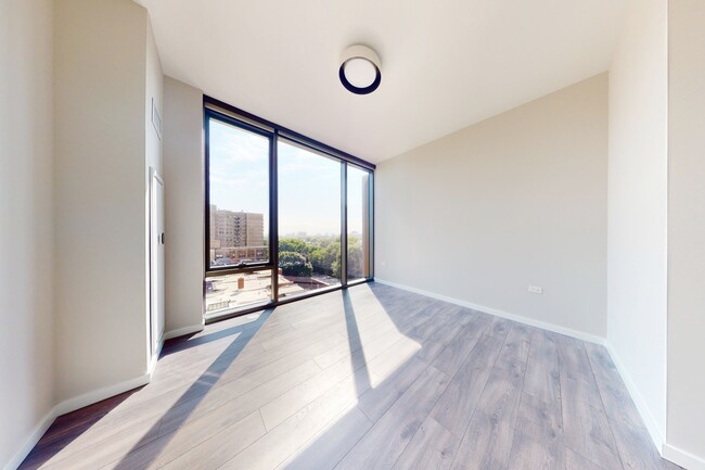 Interior Photo - 5252