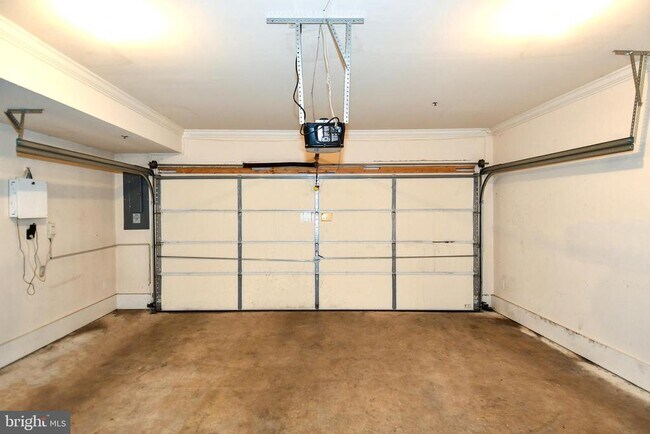 Building Photo - 589 Cedar Spring St