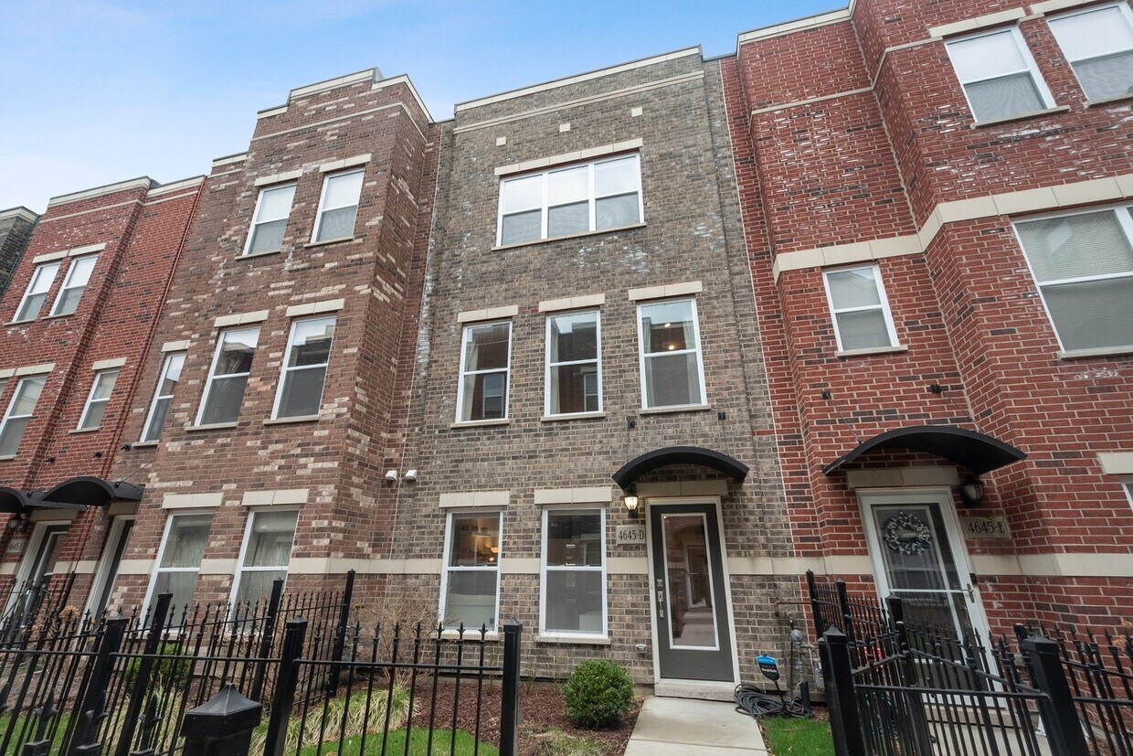 Primary Photo - 4645 S Lake Park Ave