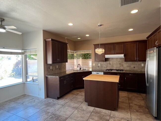 Foto del edificio - 40180 Eastwood Ln