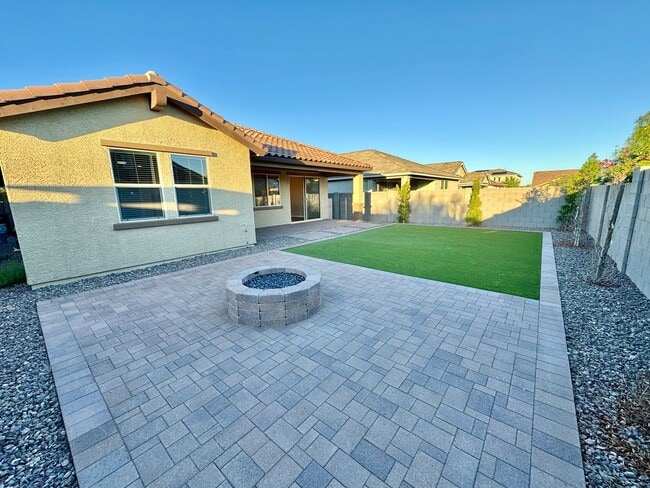 Foto del edificio - 3 Bedroom / 3 Bath Single Level Home! Newe...