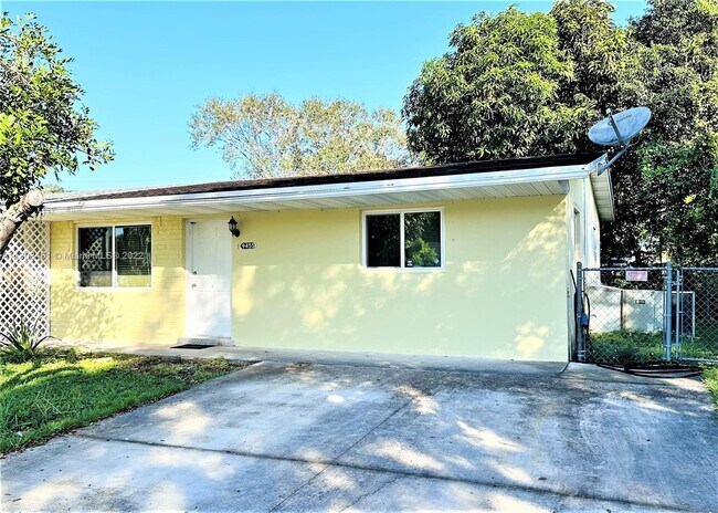 Building Photo - 9455 SW 52nd Ct