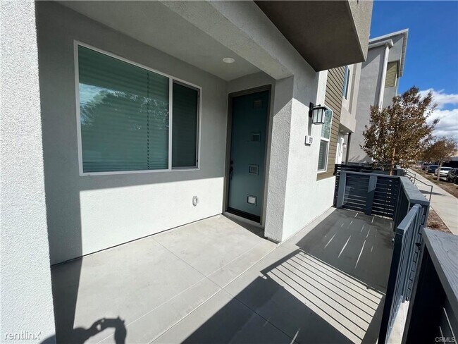 Foto del edificio - 4 br, 4 bath House - 902 E 3rd St