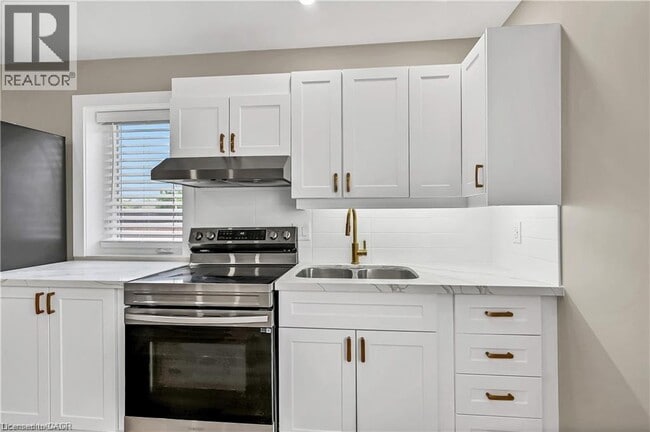 Building Photo - 1466 Main St E